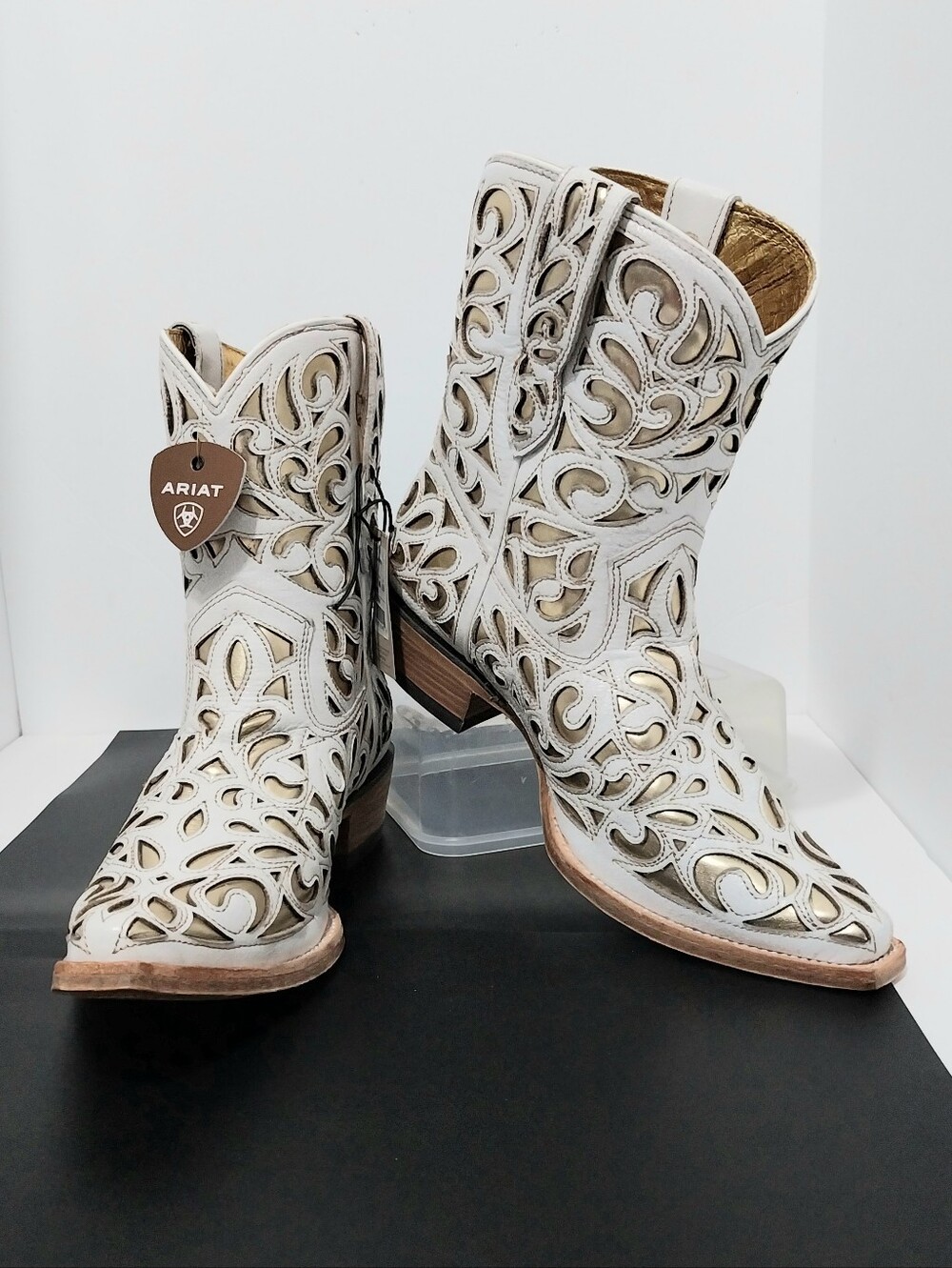 Ariat Valentina Laser-Cut Two-Tone Western Booties, NWT,‎ Size 9|EUR 40